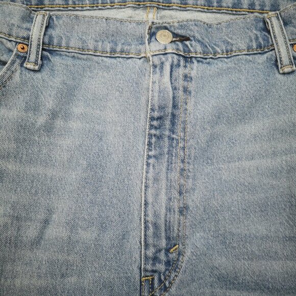 Levi's 559 Men's Size 44/32 Light Wash Zipper & Button Closure Blue Jeans - Picture 4 of 15
